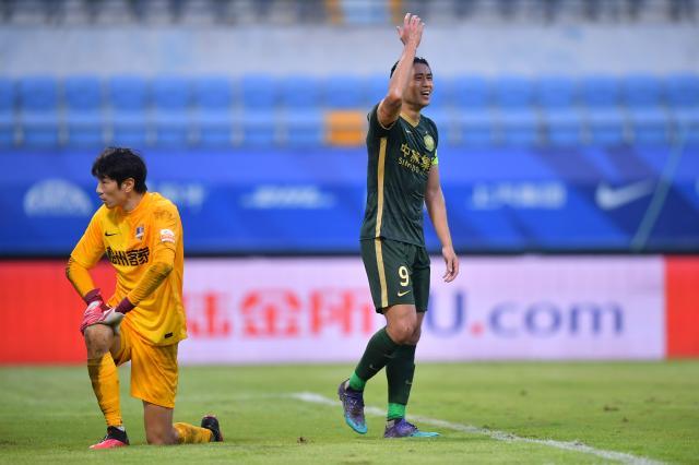 开云在线-【中超】张玉宁进球被吹伤退 北京国安0比0梅州客家